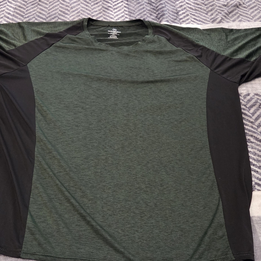 RealEssentials Dark Green and Black Short Sleeve Tee